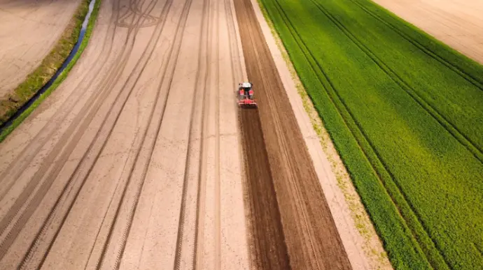Maquinaria agrícola con autoguiado FJDynamics