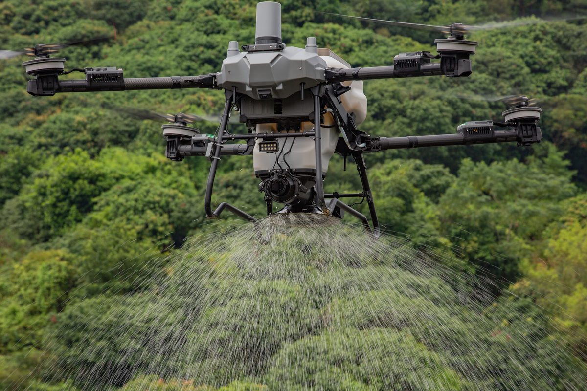 Drones DJI Agras en operación